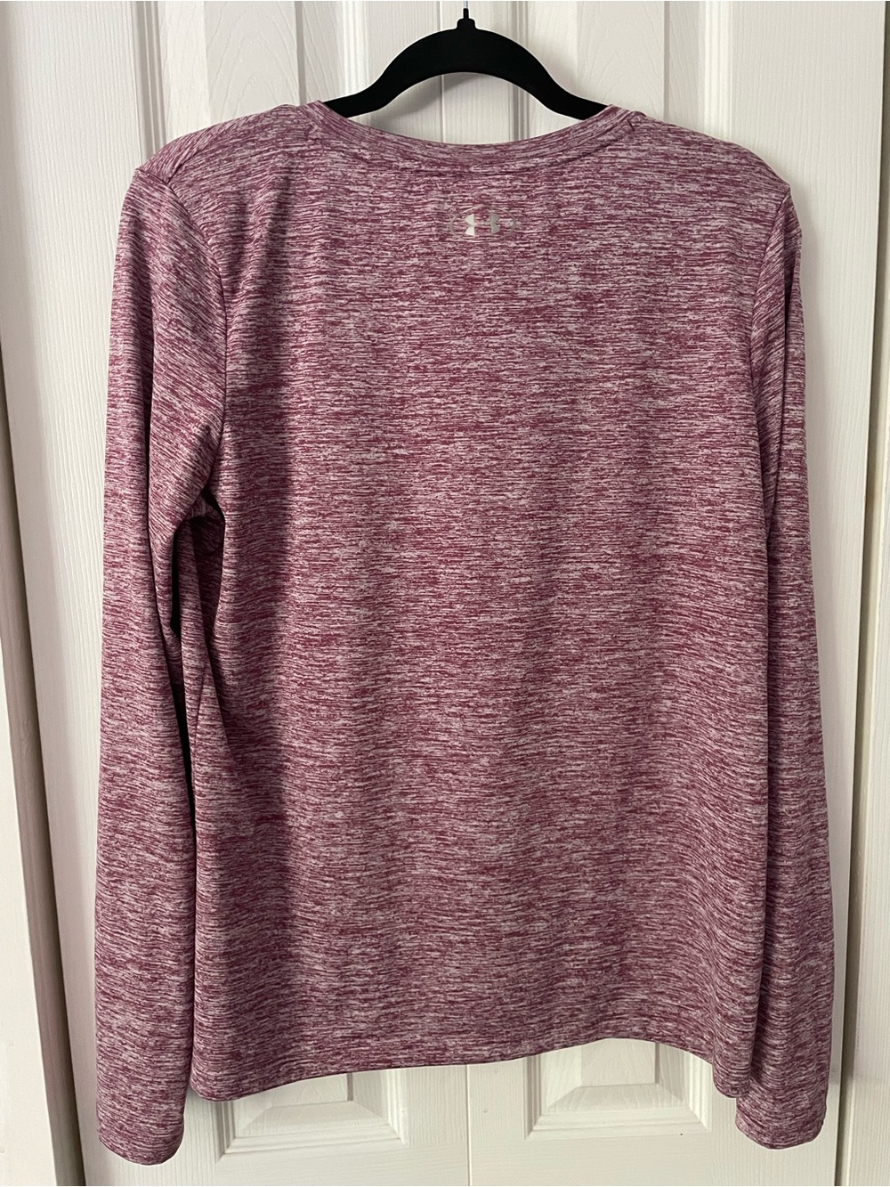 Under Armour Women’s Long-Sleeve Heathered Maroon Performance Tee - Picture 2 of 4